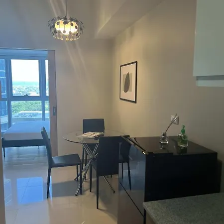Uptown Parksuites Apartments Tower 1 Bgc By Ph Staycation Manila Exterior photo