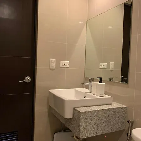 Uptown Parksuites Apartments Tower 1 Bgc By Ph Staycation Manila Exterior photo