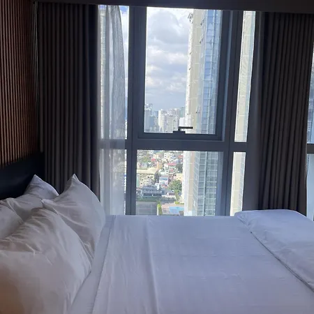 Uptown Parksuites Apartments Tower 1 Bgc By Ph Staycation Manila Exterior photo