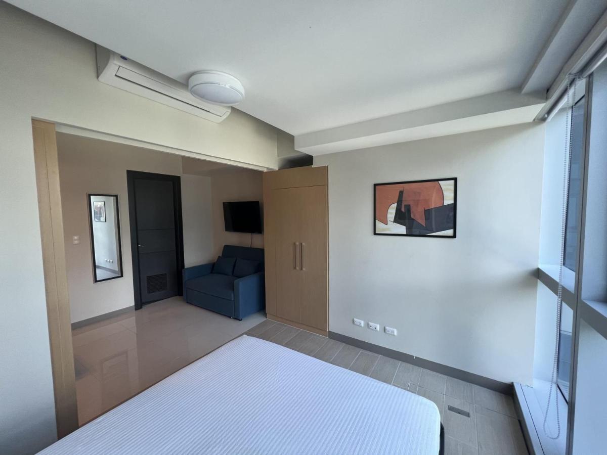 Uptown Parksuites Tower 1 Bgc By Ph Staycation Apartment *