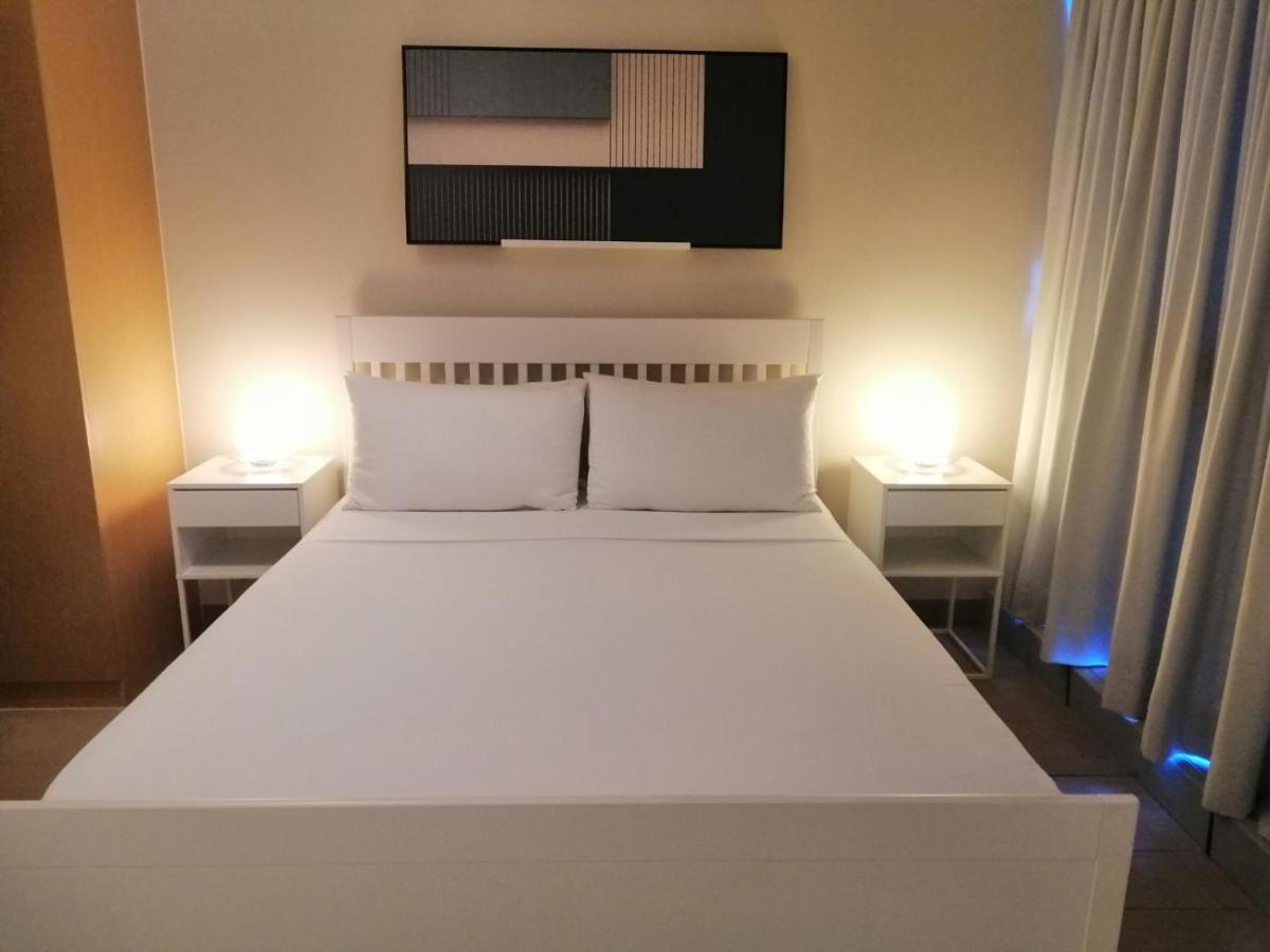 Apartment Uptown Parksuites Tower 1 Bgc By Ph Staycation Manila
