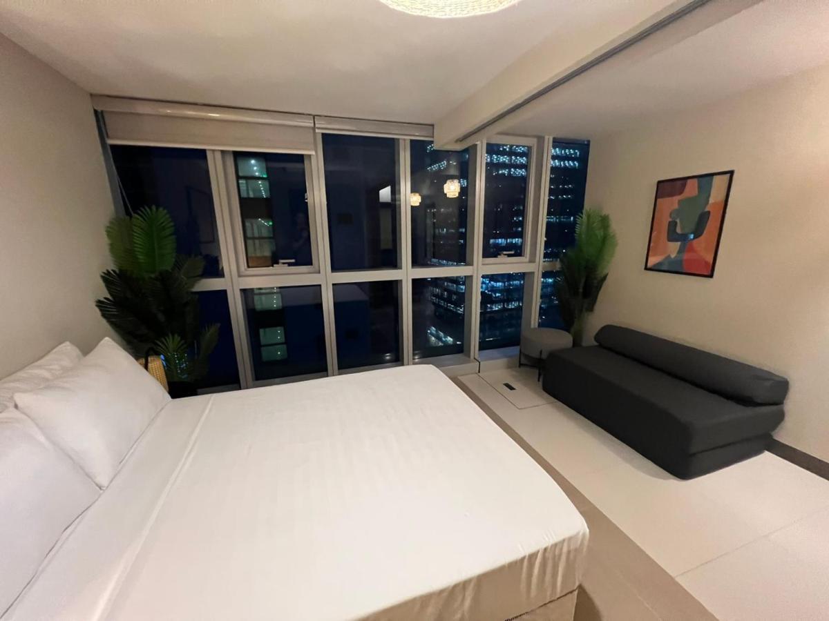Uptown Parksuites Tower 1 Bgc By Ph Staycation *