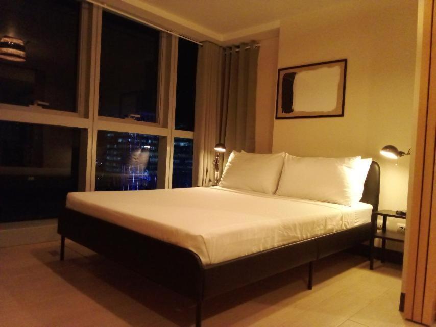 Uptown Parksuites Tower 1 Bgc By Ph Staycation Apartment