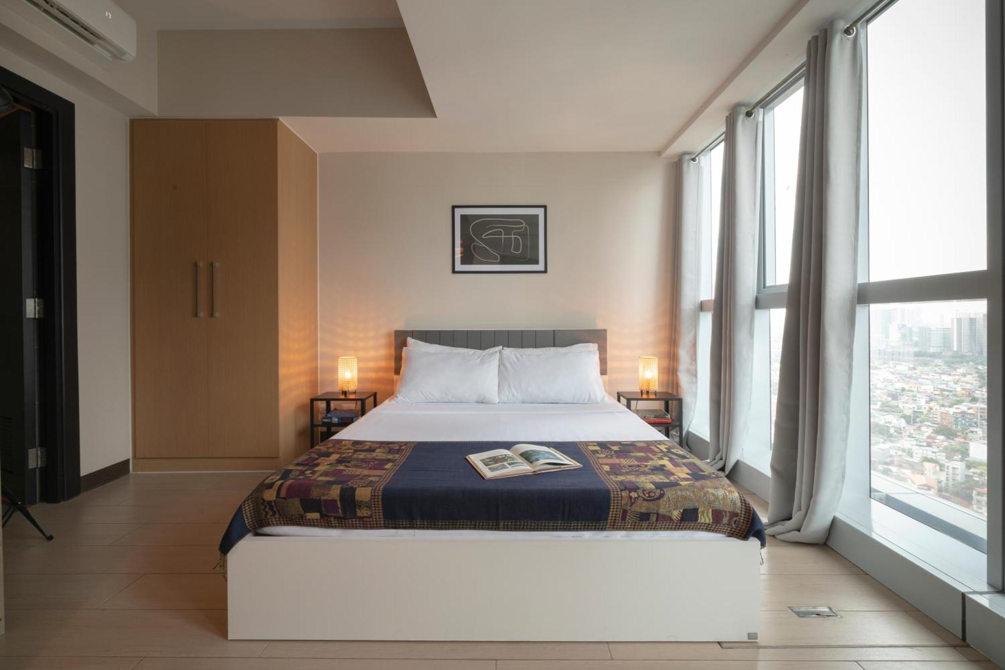 Uptown Parksuites Tower 1 Bgc By Ph Staycation Apartment Manila