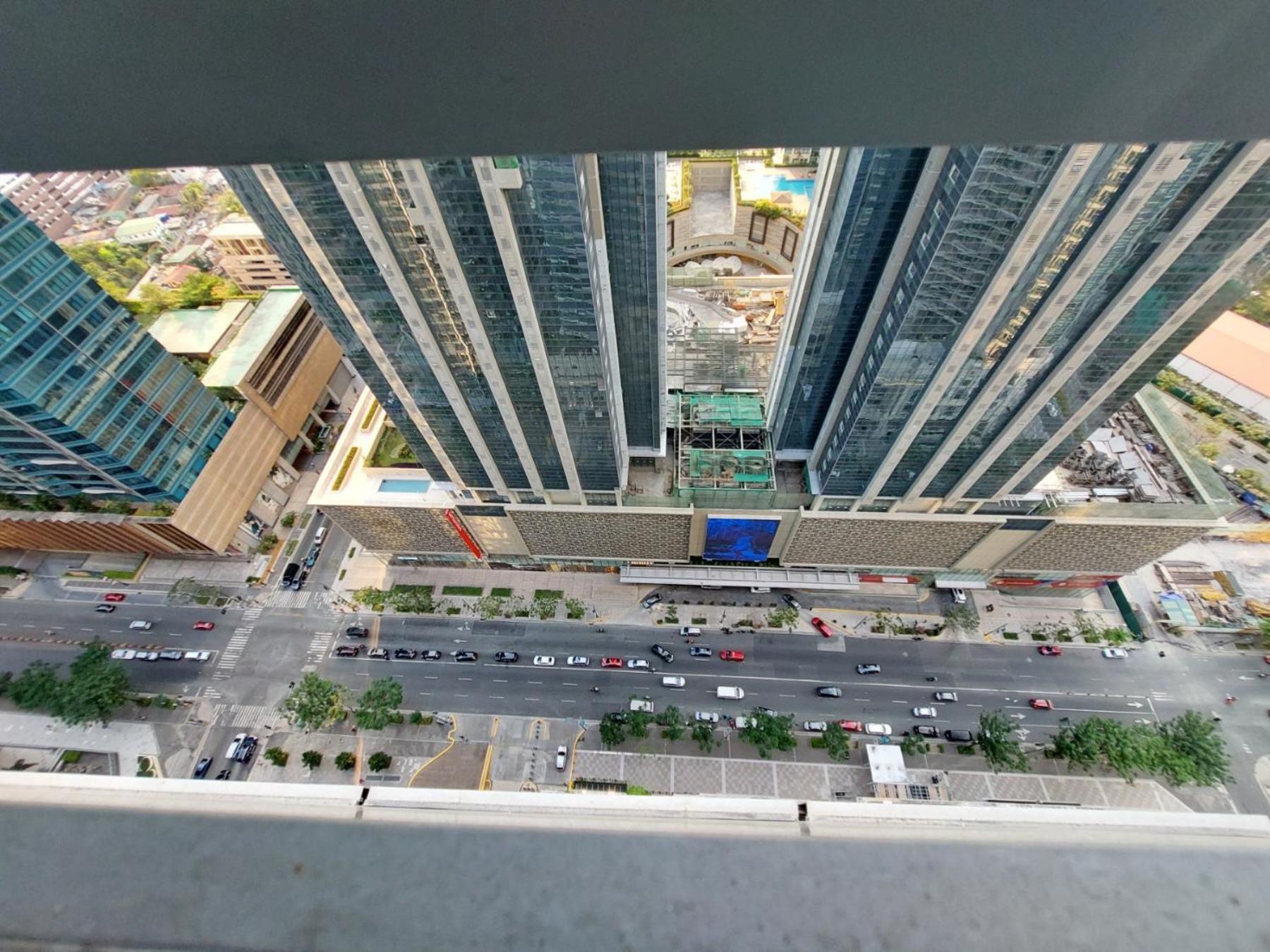 Apartment Uptown Parksuites Tower 1 Bgc By Ph Staycation Manila