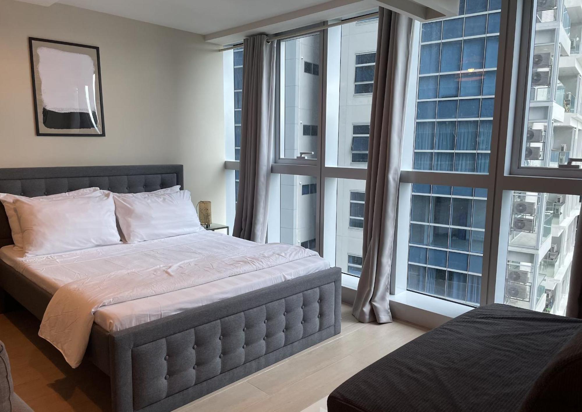 Uptown Parksuites Tower 1 Bgc By Ph Staycation Apartment