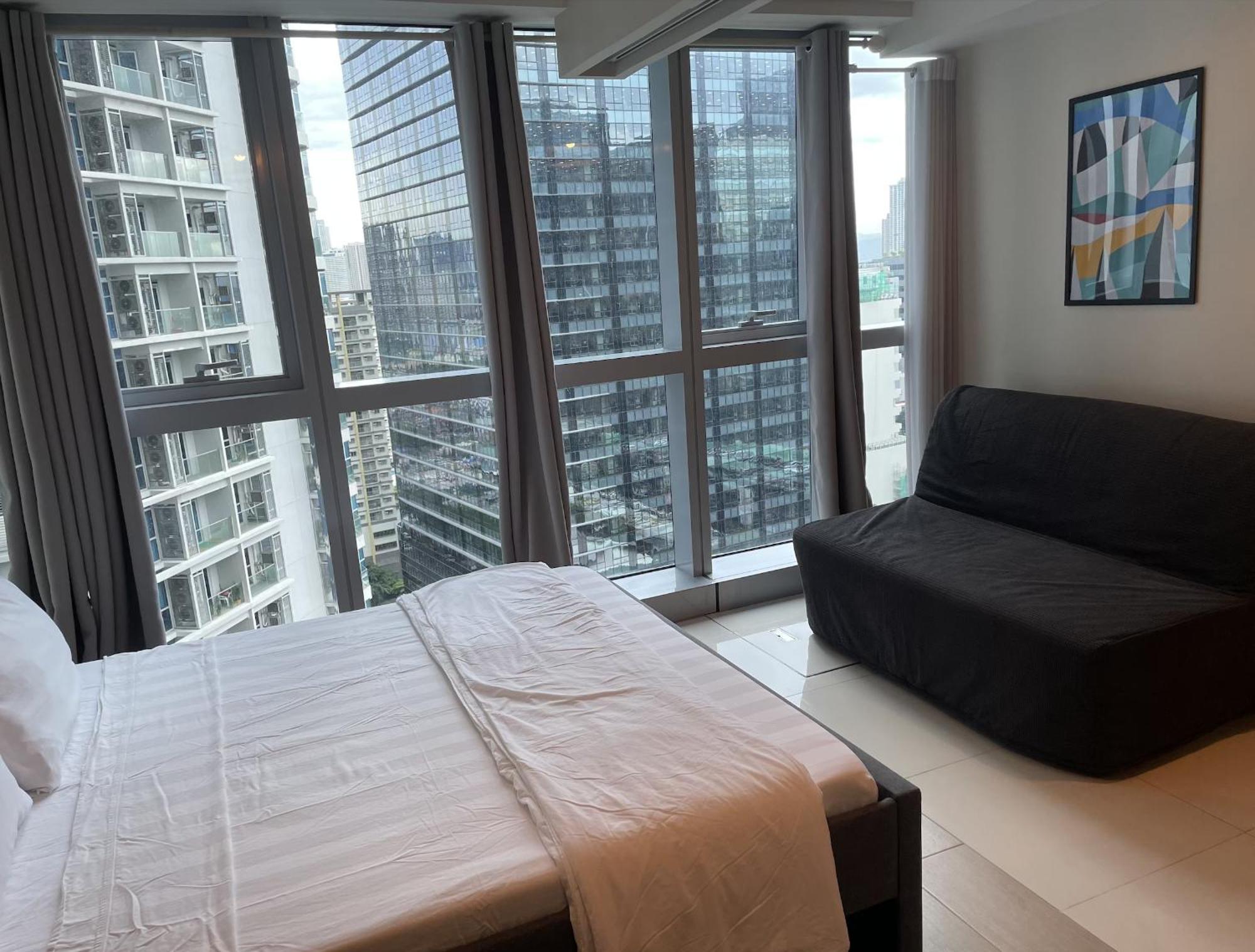 Uptown Parksuites Tower 1 Bgc By Ph Staycation Apartment