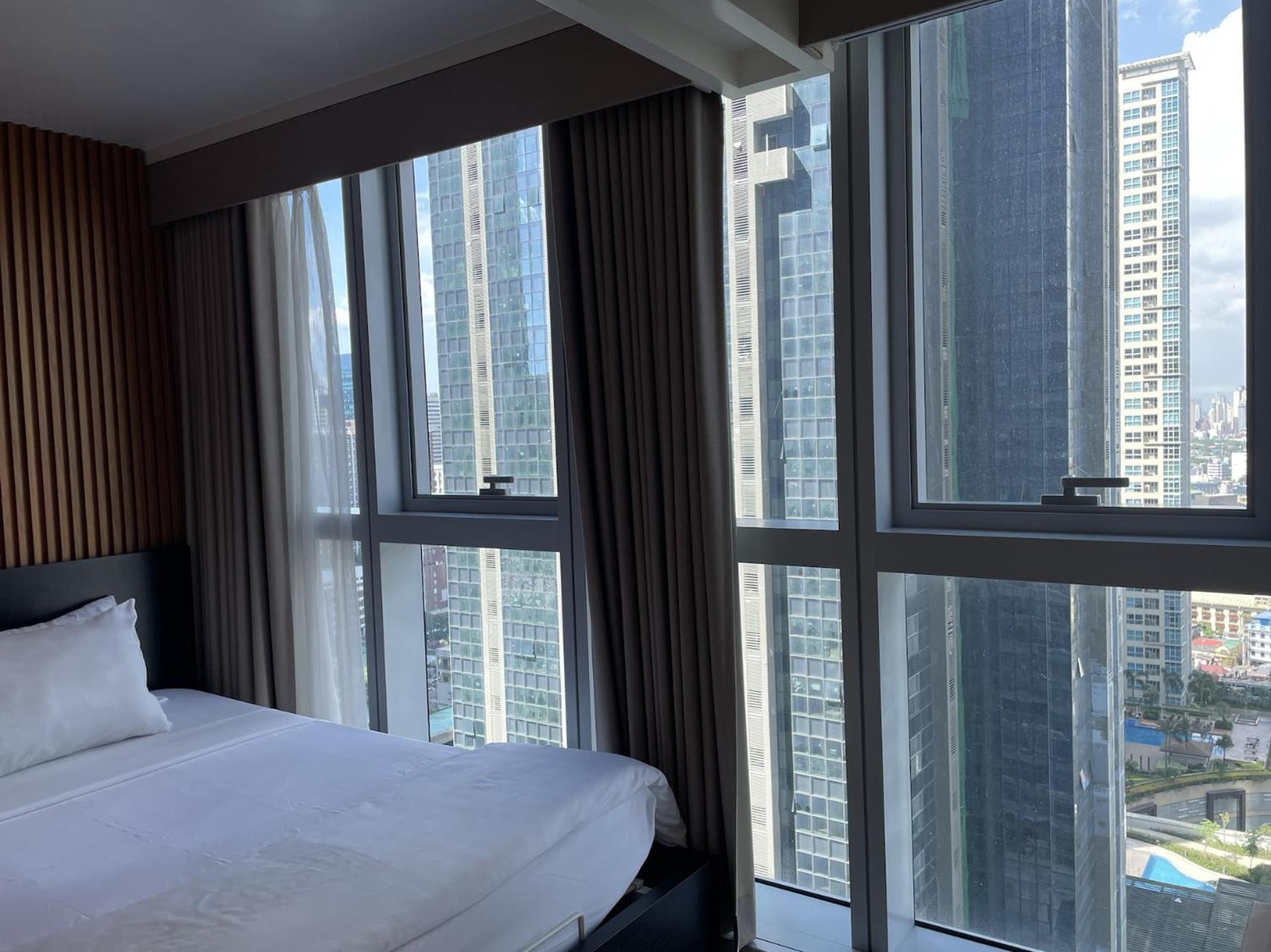 Uptown Parksuites Tower 1 Bgc By Ph Staycation *